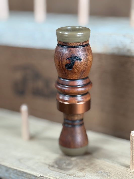 Bolivian rosewood/Tan acrylic accented Single reed